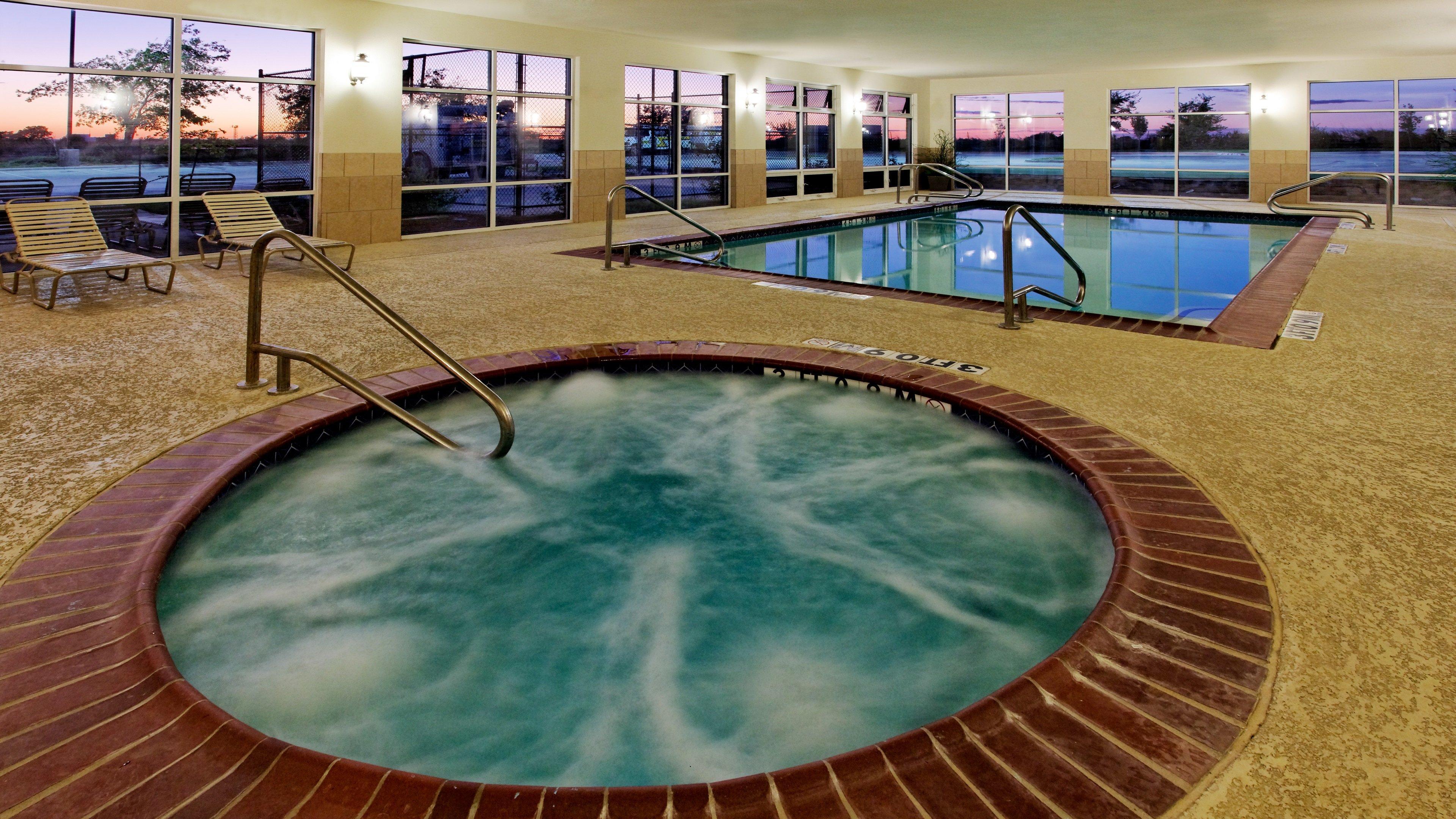 Holiday Inn Express Hotel & Suites Cleburne By Ihg Экстерьер фото